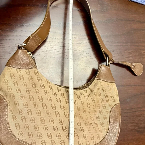 Dooney & Bourke Vintage Brown Leather DB Shoulder bag - Picture 13 of 14